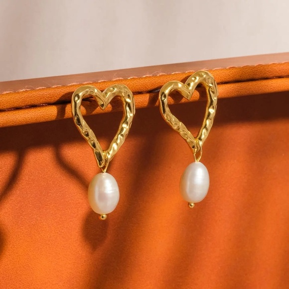 flanerie Jewelry - Gold Heart Pearl Drop Earrings